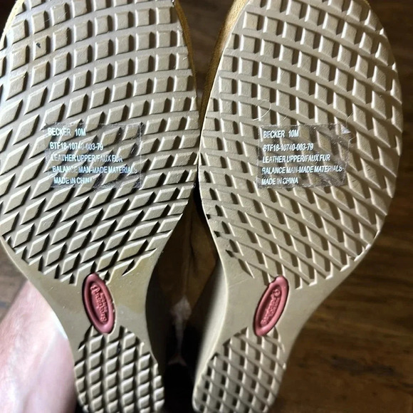 NWT Baretraps Becker Faux Fur Slip On Clog Shoe BRN Wedge Stay Dry Wmn 10 - Picture 10 of 16
